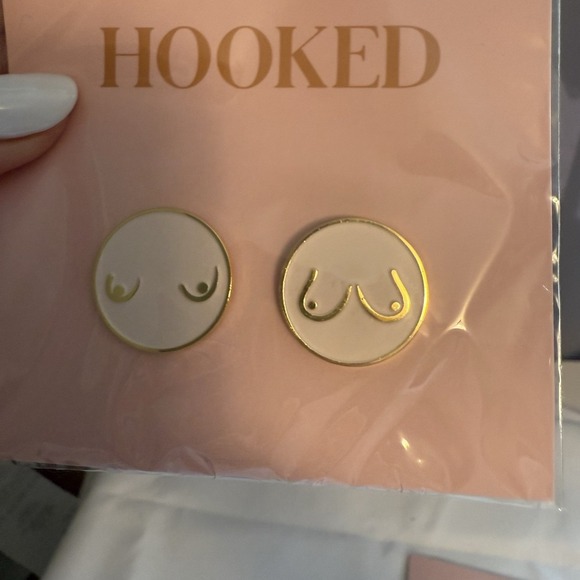 Hooked Pins Boobs Breast Enamel Brooches 2 Packs (4)Enamel Goldtone Jewelry New - Picture 5 of 6